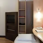 Ibis Centre Chateau 3*