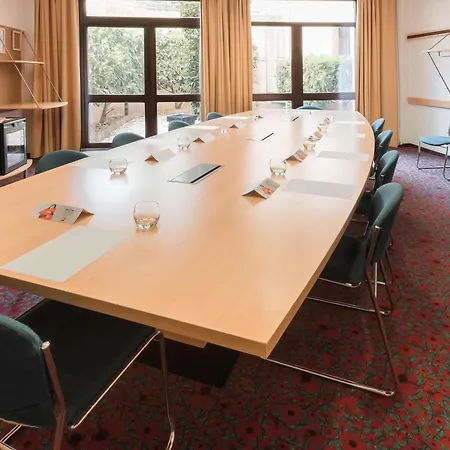 昂热中心酒庄宜必思酒店 3*