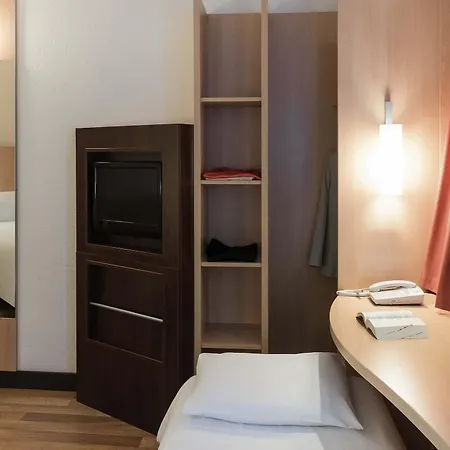 Ibis Centre Chateau 3*
