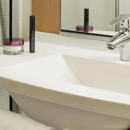 Ibis Centre Chateau Hotel 3*