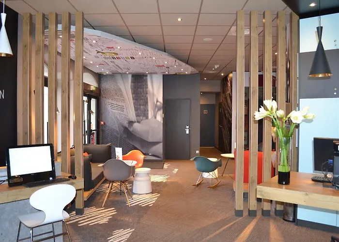 Ibis Centre Chateau Hotel 3*