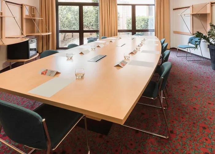 Ibis Centre Chateau 3*