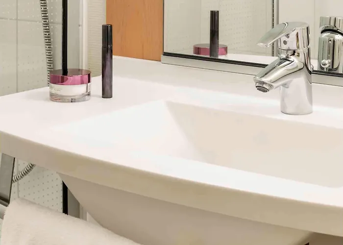 昂热中心酒庄宜必思酒店 3*