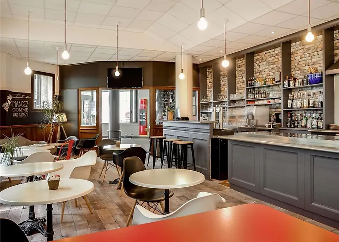 Ibis Centre Chateau Hotel 3*