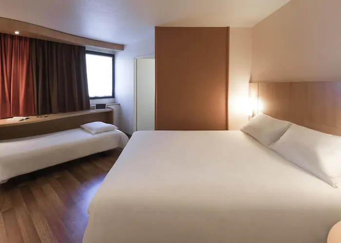 Ibis Centre Chateau Hotel 3*