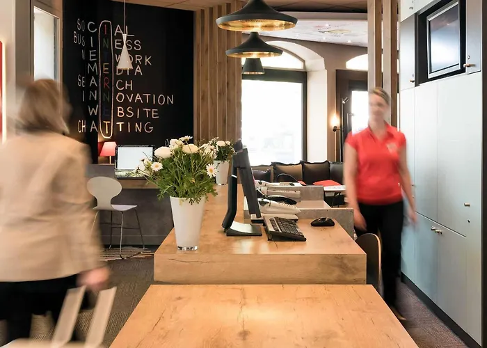 Ibis Centre Chateau Hotel 3*