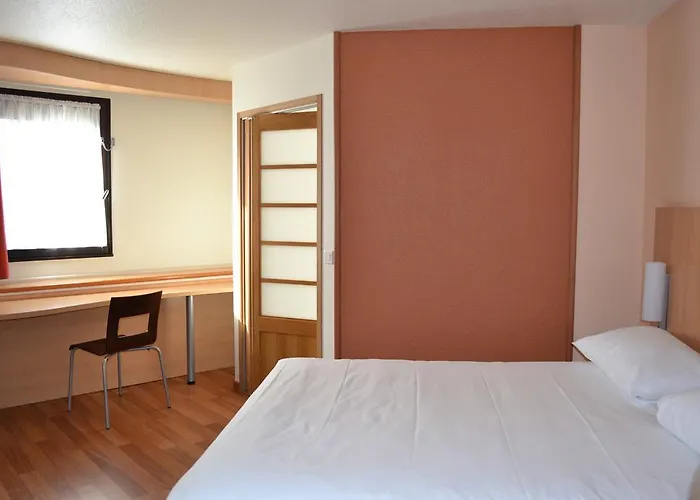 昂热中心酒庄宜必思酒店