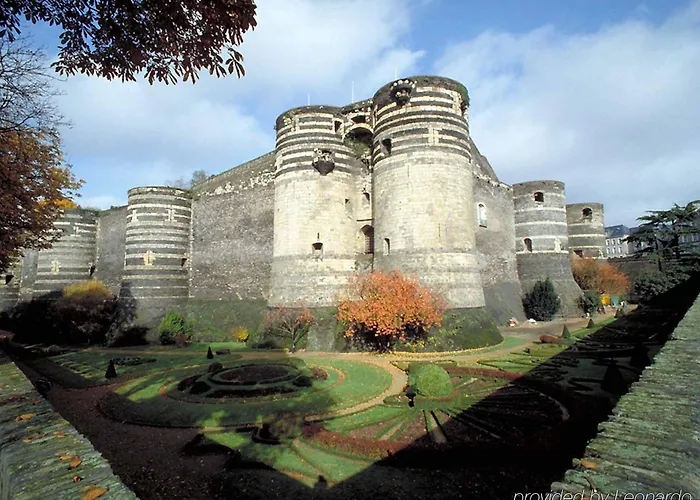 Ibis Centre Chateau 3*