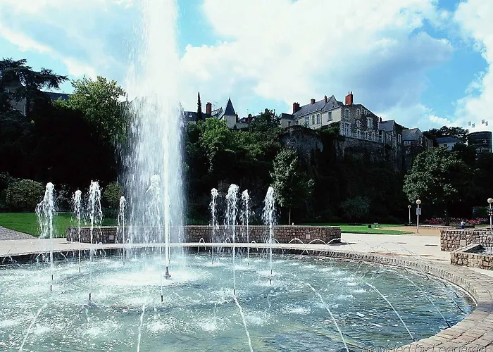 昂热中心酒庄宜必思酒店 3* 昂热