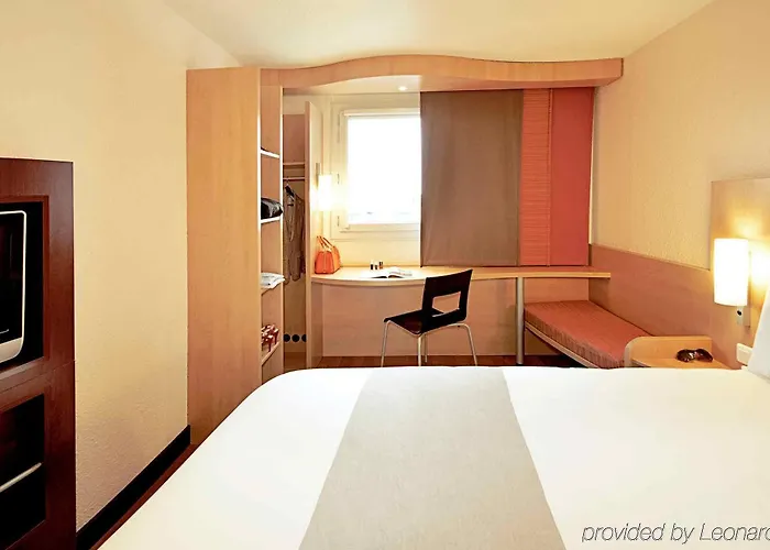 昂热中心酒庄宜必思酒店 3*