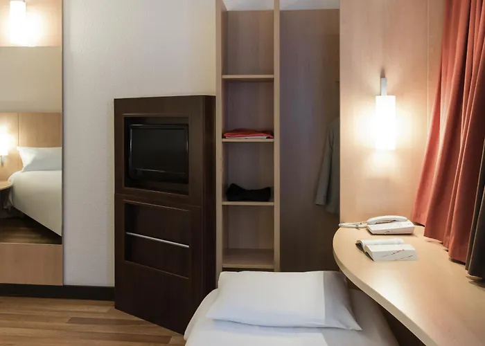 昂热中心酒庄宜必思酒店 3*