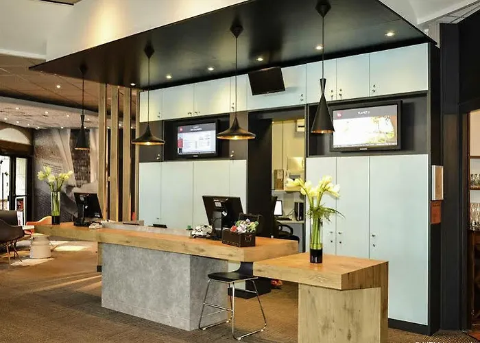 昂热中心酒庄宜必思酒店 3* 昂热